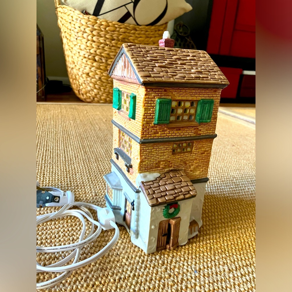 Holiday Christmas Village Victorian Decor Old Town Authentic Collectible